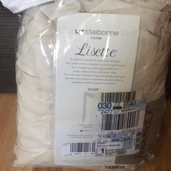 Liz Claiborne valence scarf